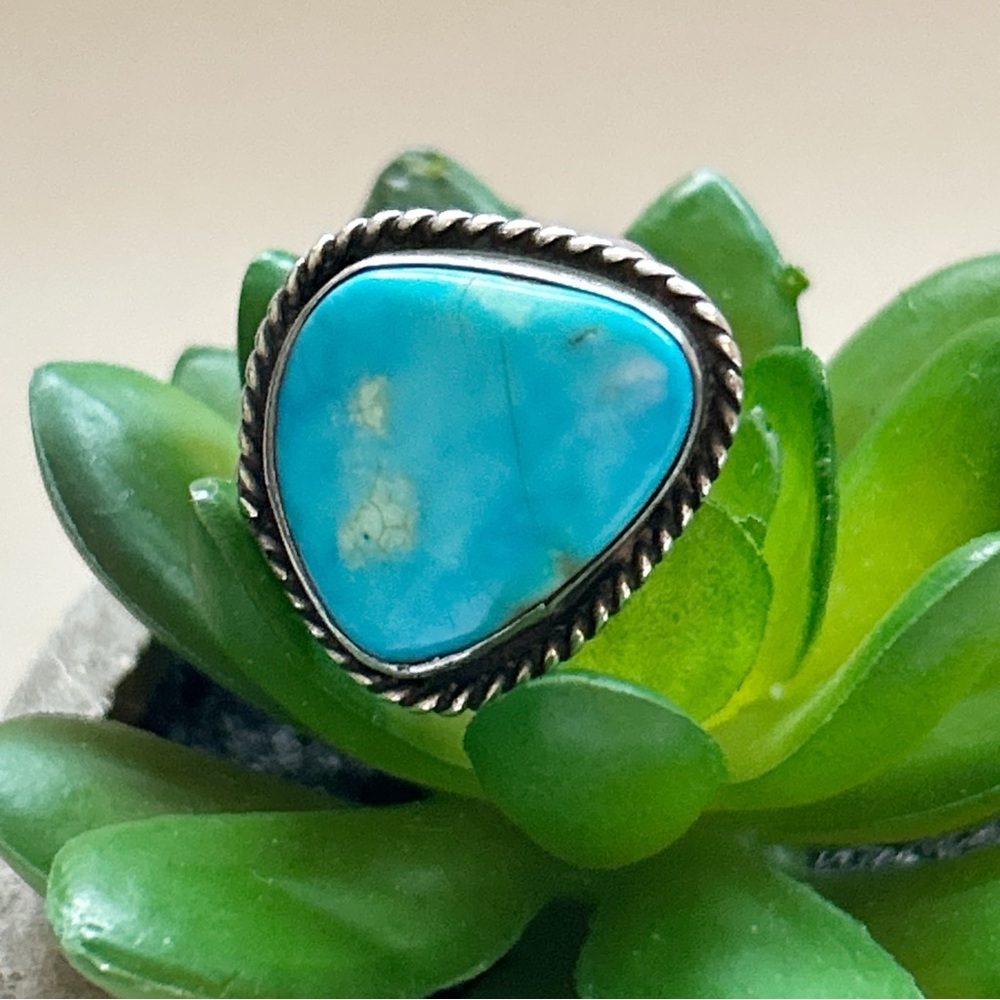 Vintage Southwestern Turquoise Sterling Silver Ring - Picture 4 of 11
